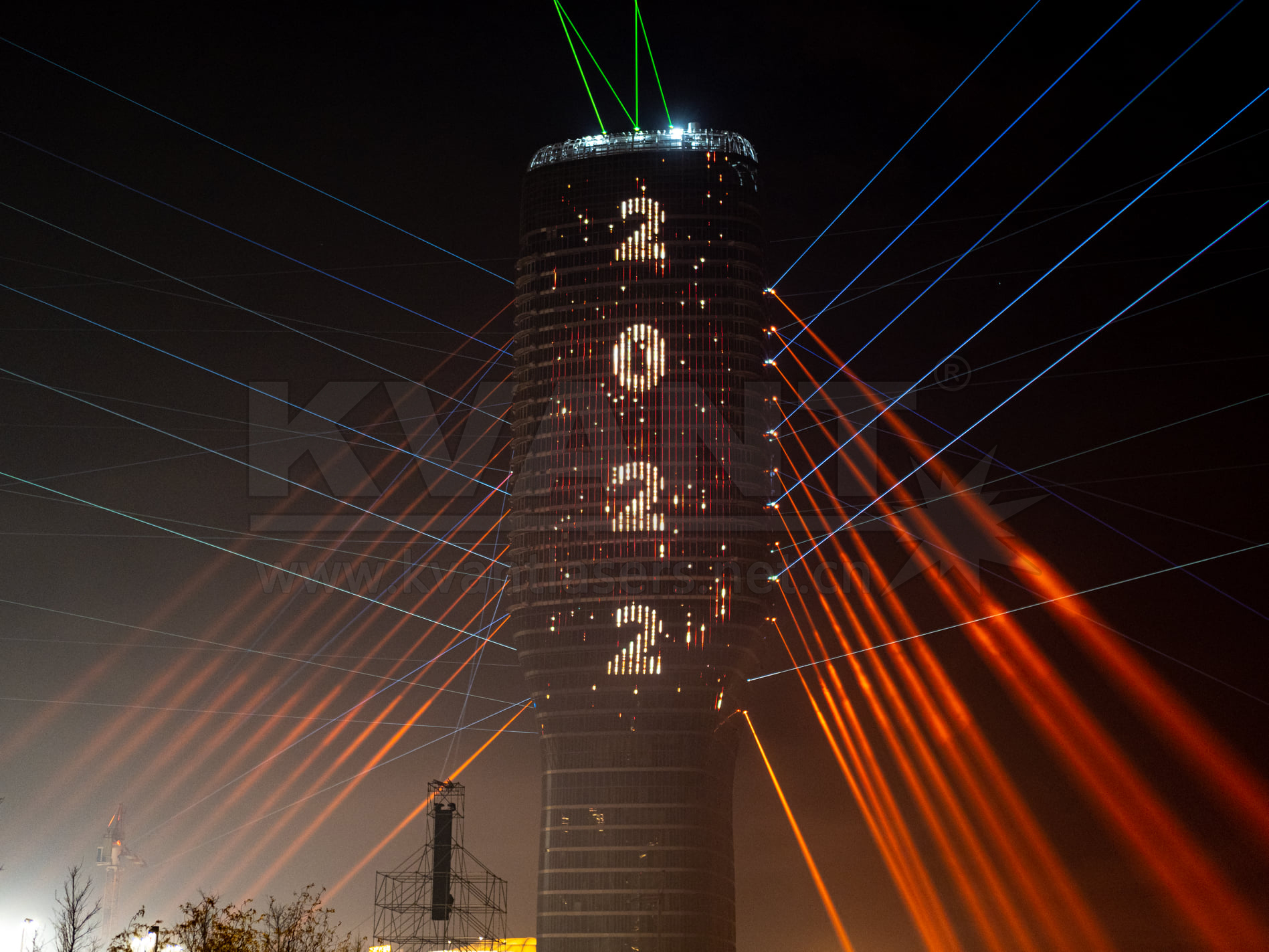 2022年塞尔维亚首都贝尔格莱德的新年激光焰火秀